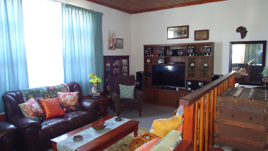 4 Bedroom Property for Sale in Pineview Western Cape